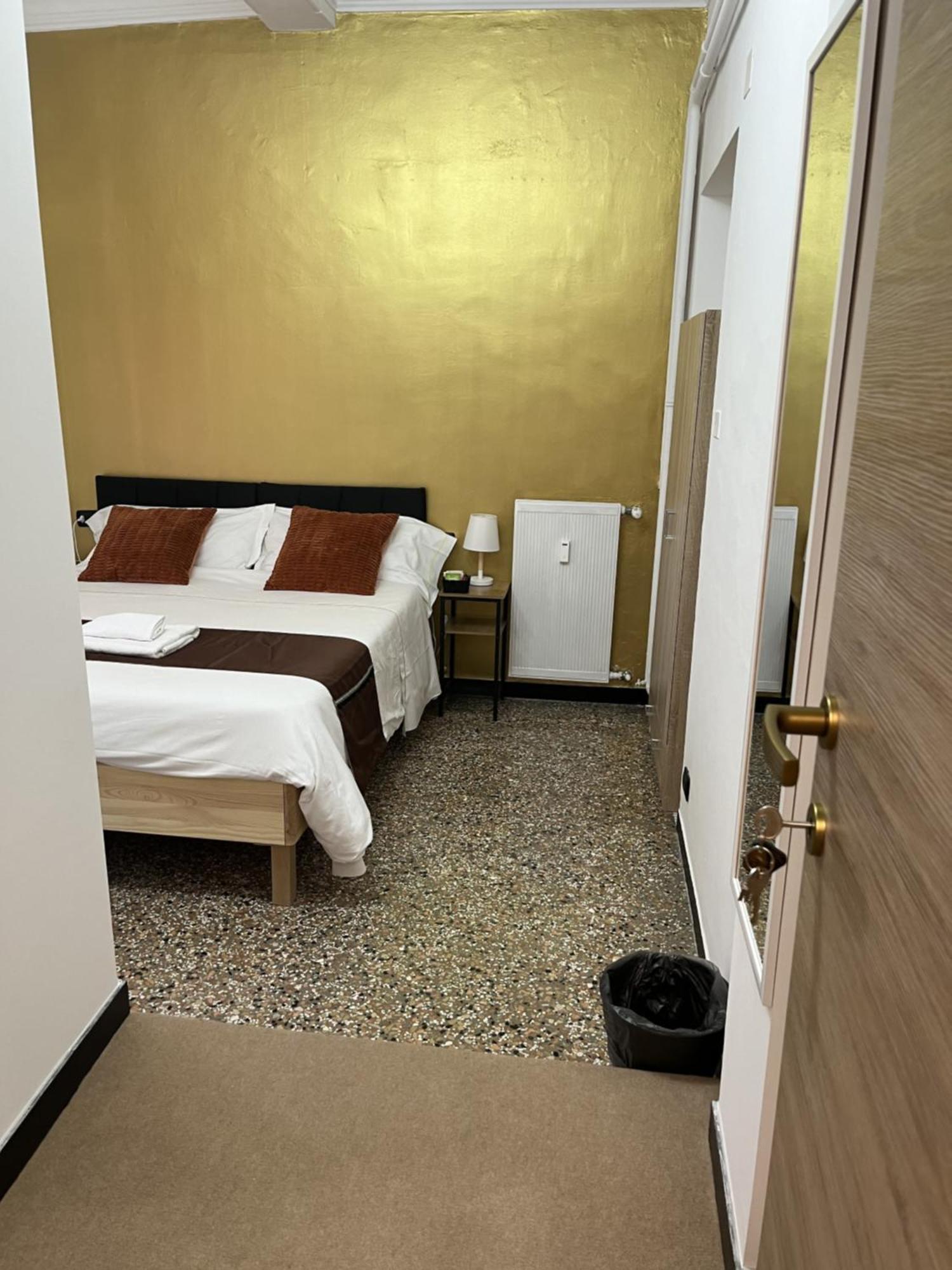 Genova Gold Rooms Pokoj fotografie